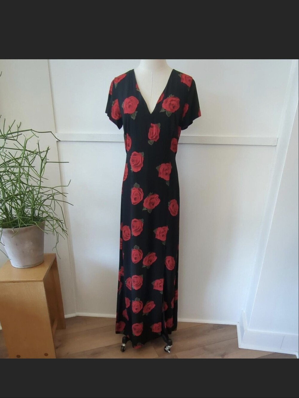 Sanctuary Black rose print maxi dress with short sleeves Size XS
